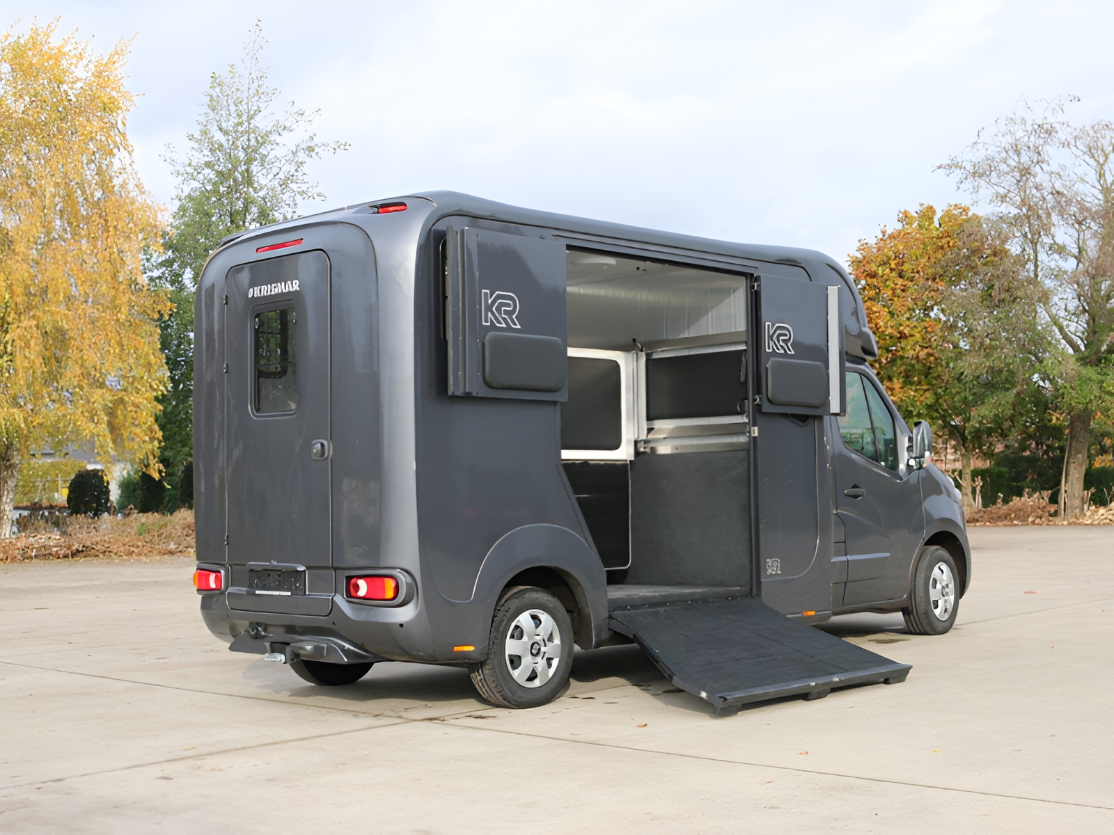 KRISMAR-CABINA-DOBLE-MODELO-SPORT-vehiculos-para-2-caballos-2