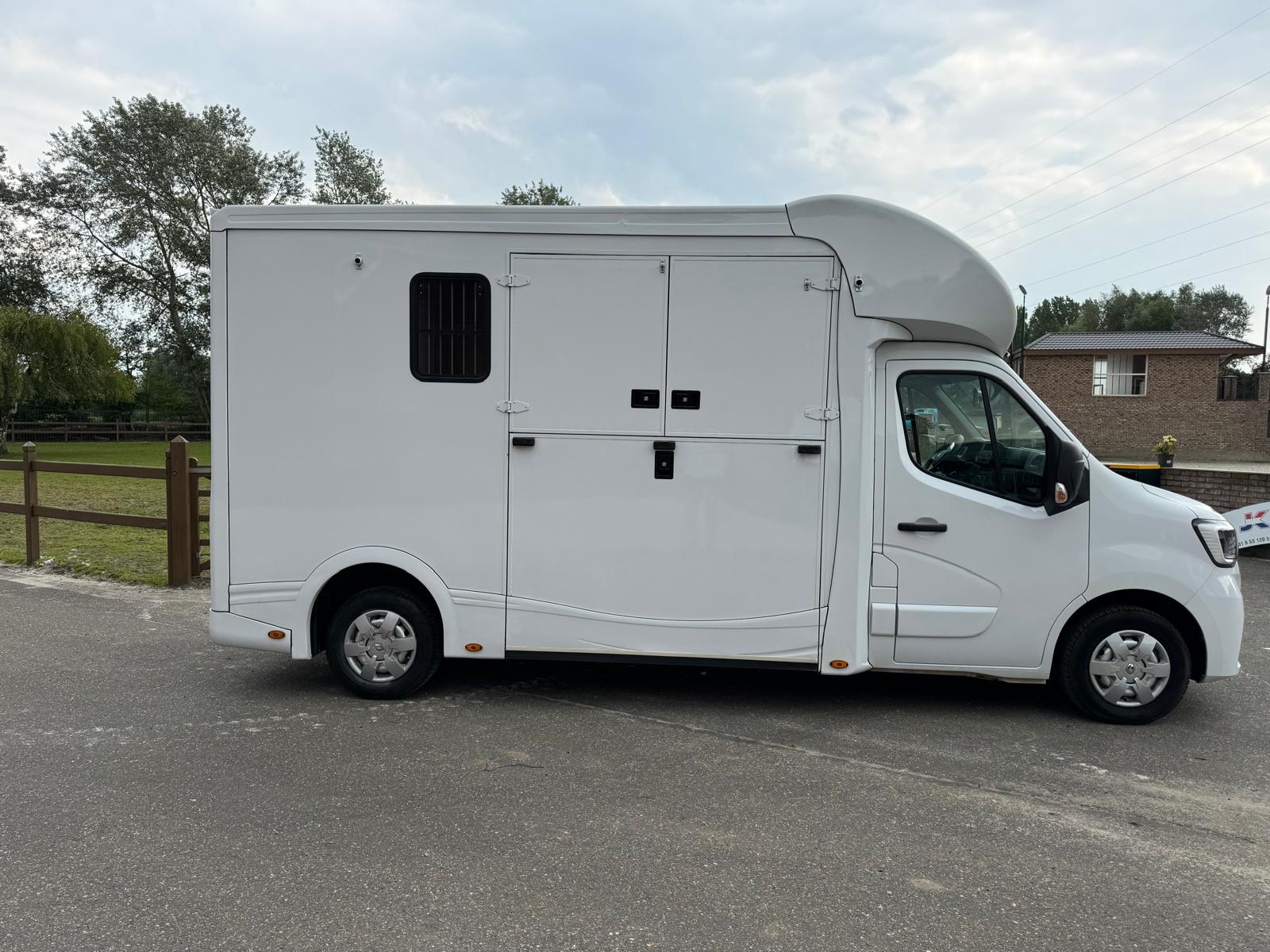 vehículo-para-2-caballos-renault-master-manual-año-2020-ocasion-2