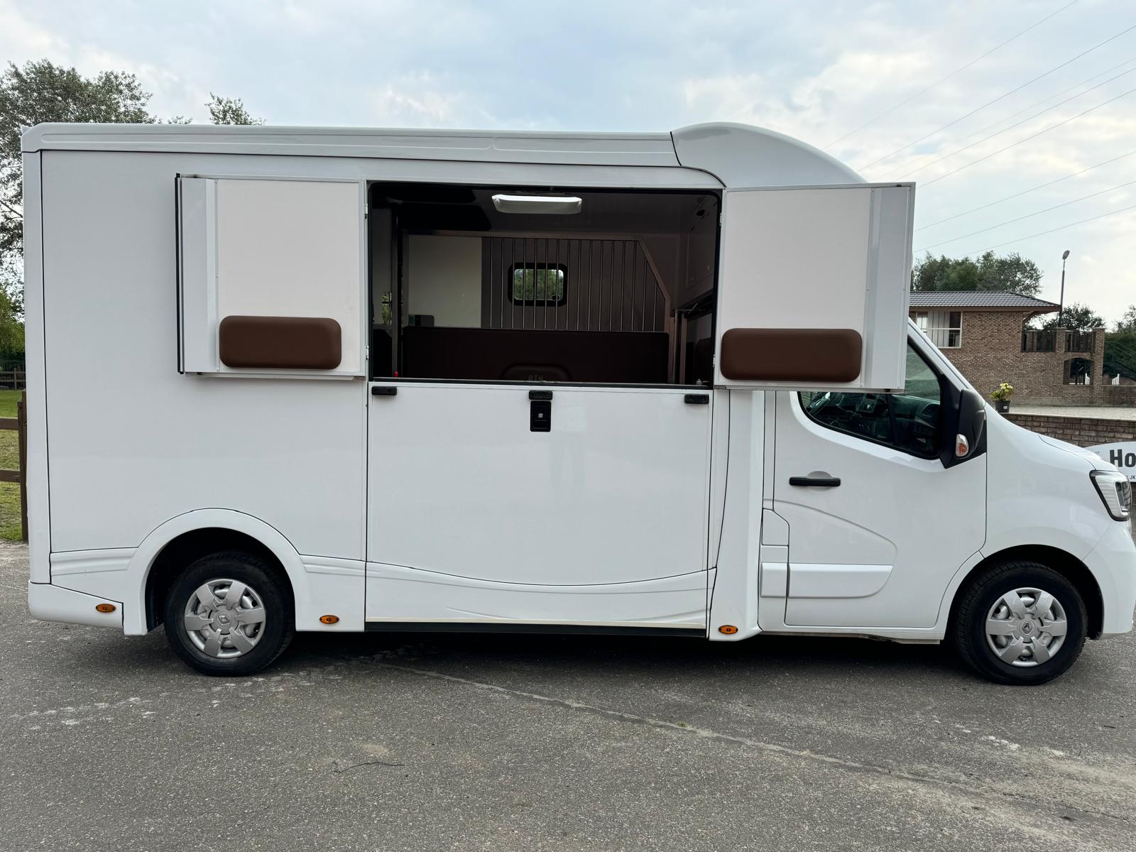 vehículo-para-2-caballos-renault-master-manual-año-2020-ocasion-5