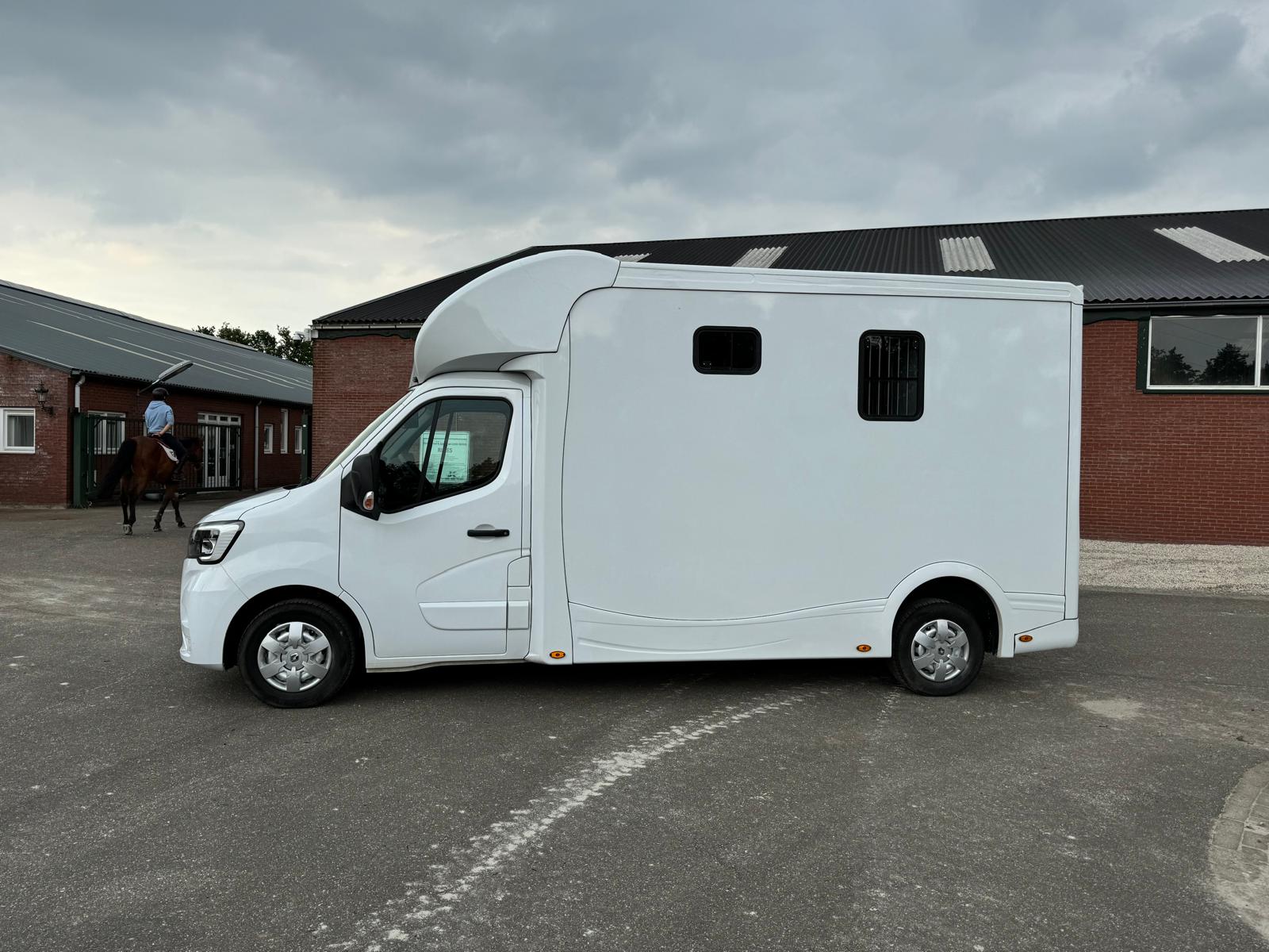 vehículo-para-2-caballos-renault-master-manual-año-2020-ocasion-9